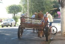 Ponto de Carroça que também já abrigou Charretes foi demolido ontem