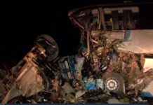 Acidente entre carreta e ônibus mata quatro pessoas e deixa 30 feridos em MT