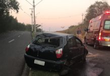 Capotamento de veículo é registrado na Avenida Juscelino Kubitschek, em Presidente Prudente