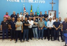 Agentes apresentam à Câmara manifesto contra más condições de trabalho e superlotação na penitenciária