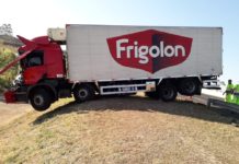 Acidente entre caminhões é registrado na Rodovia Raposo Tavares