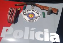 Após denúncia, PM localiza espingarda em vegetação e prende homem em Junqueirópolis