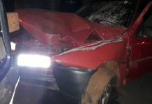 Motorista fica ferido após bater carro em caminhão estacionado, em Rancharia