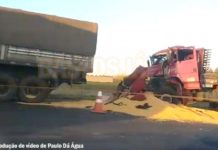 Colisão traseira entre caminhões mata motorista na SP-284, em Rancharia