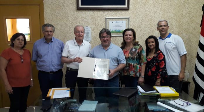 Diretores da AVAHU visitam prefeitura para agradecimento