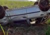 Jovens morrem após carro capotar em rodovia