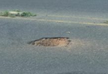 Moradores da avenida José Bonifácio reclamam de cratera no asfalto