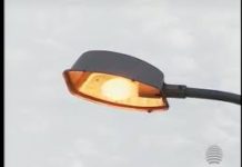 Luzes acesas durante o dia em avenida de Dracena