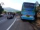 Acidente com ônibus deixa 2 mortos e mais de 50 feridos na Serra de Petrópolis