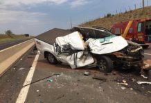 Colisão traseira envolve caminhão basculante e caminhonete na Rodovia Raposo Tavares