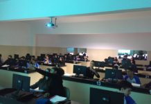 Alunos do Anglo-CID trabalham experimento virtual de circuitos elétricos