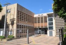 Homem arremessa pedras contra o Fórum de Adamantina e acaba preso em flagrante pela PM