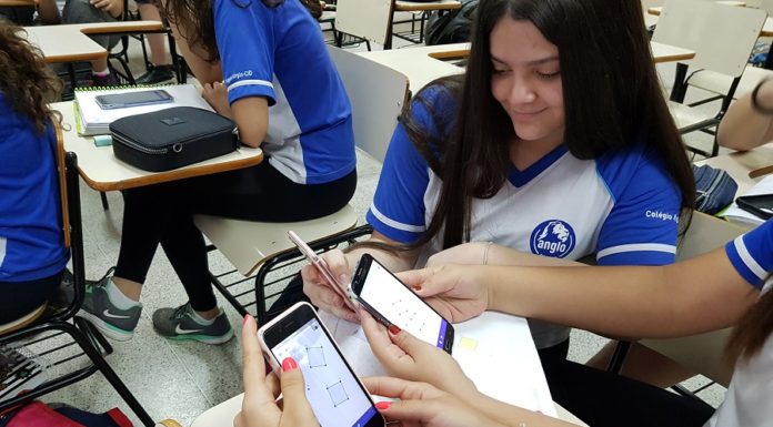 Alunos do Anglo-CID utilizam o aplicativo Geogebra nas aulas de Matemática