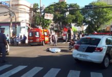 Mulher morre após cair de moto e ser atropelada por ônibus em Bauru