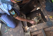 Fiscalização encontra mais de 26kg de cocaína escondidos em fundo falso de carreta em Mirante do Paranapanema