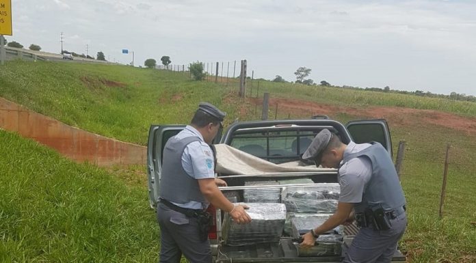 Caminhonete furtada em MS é abandonada às margens da Rodovia Raposo Tavares lotada de tabletes de maconha