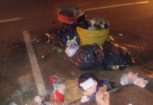 Moradores reclamam que tem gente jogando lixo para usar o saco com recicláveis