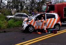 Mulher e criança morrem em acidente entre dois carros na SP-294
