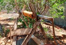 Balde cheio de terra atinge a cabeça de trabalhador durante a escavação de poço no distrito de Porto Primavera