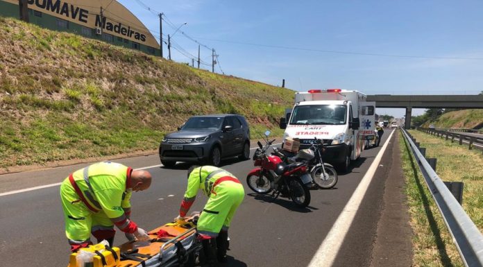 Acidente de trânsito envolve duas motocicletas na Rodovia Raposo Tavares, em Presidente Prudente