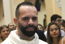 Homenagem ao Frei Cláudio em sua despedida na missa deste domingo