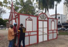 Casa do Papai Noel está sendo montada na Praça Arthur Pagnozzi