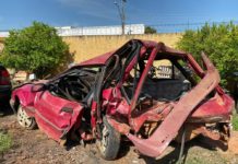 Jovem e criança morrem em acidente com carro que transportava oito pessoas na BR-153