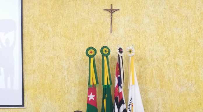 Alunos do Anglo-CID participam de Parlamento Jovem em Dracena