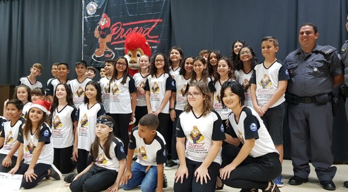 Anglo-CID Dracena forma mais uma turma do PROERD