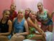 Família raspa cabelo em solidariedade a adolescente com câncer, na Paraíba