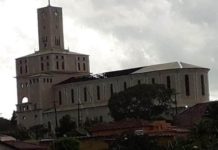 Chuva e forte vento destelham parte da Paróquia em Lucélia, prejuízo começa a ser contabilizado