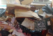 Vândalos emporcalharam a cidade durante essa madrugada