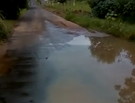 Reclamação da População: Morador mostra situação do final da Alameda Inglaterra