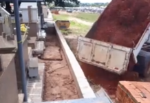 Reclamação da População: Cemitério tem túmulos em risco, encarregado garante que na próxima semana situação será resolvida.