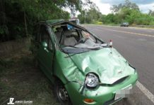 Capotamento deixa duas mulheres feridas na rodovia Ribeiro de Barros em Dracena