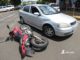 Acidente entre veículo e moto deixa mulher ferida no centro da cidade (Veja o vídeo)