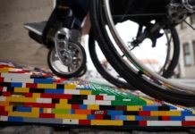 Vovó alemã constrói rampas de Lego para combater falta de acessibilidade