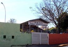 Reclamação da População: Pais de alunos da Escola João Vendramini reclamam da situação dos banheiros