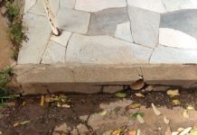 Reclamação da População: Buraco com água parada é criadouro de mosquito