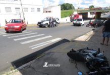 Acidente entre carro e moto próximo ao Pontilhão da Rui Barbosa