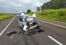Colisão traseira entre carro e caminhão deixa idoso gravemente ferido em Regente Feijó
