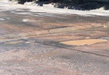 Reclamação da População: Buraco tem mais de mês na rua Nações Unidas na Vila Correia