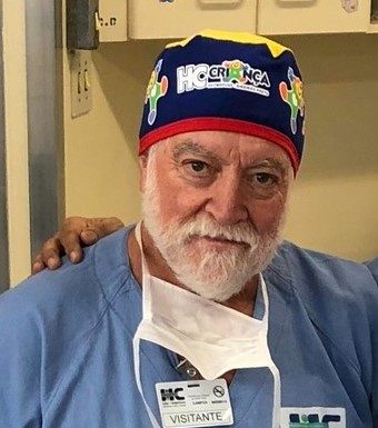 Coronavírus: morre nos EUA médico que orientou cirurgia de separação das gêmeas siamesas Lis e Mel, no DF