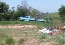 Caminhão é flagrado descarregando lixo e entulho em local proibido