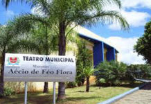 Reclamação da População: Teatro Municipal Aécio de Féo Flora em estado de total abandono