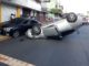 Motorista fica ferido após bater em carro estacionado e capotar em avenida de Tupã