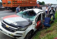 Viatura capota em perseguição a traficantes, um policial morre e outros três ficam feridos