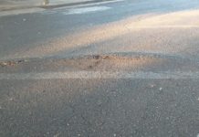 Reclamação da População: Buraco em rua já fez vítima e ninguém toma providência