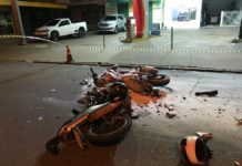 Batida entre motocicletas deixa dois rapazes feridos em Teodoro Sampaio