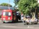 Carro e moto batem em avenida e mulher tem ferimentos leves